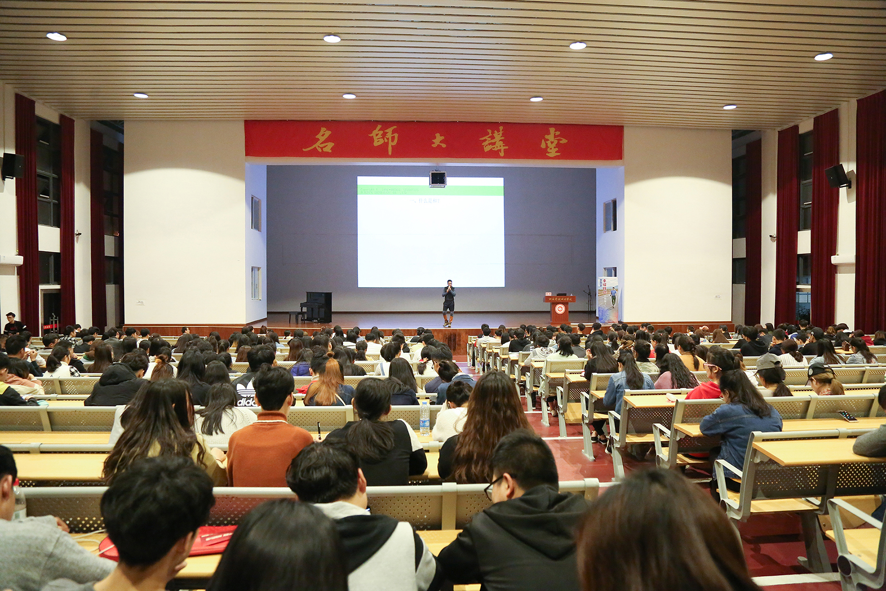 2018.3.1陆雄《艺术生的幸福前途在哪里》足球游戏  摄影  徐建国 (8).jpg