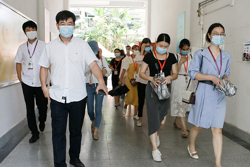 2020.5.20校领导班主任教师走访环艺188博金宝亚洲体育学生宿舍  徐建国 (1).jpg